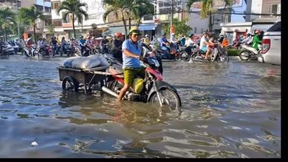 Triều cường dâng cao kỉ lục, TP Cần Thơ “biến thành sông”