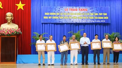 An Giang vinh danh các gia đình liệt sĩ, cán bộ có thành tích trong kháng chiến