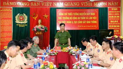 Thứ trưởng Nguyễn Duy Ngọc làm việc với Thủy đoàn II Cục CSGT và Trung đoàn CSCĐ Tây Nam Bộ 