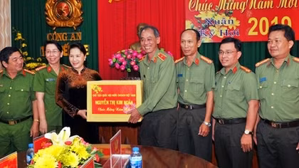 Chủ tịch Quốc hội thăm, chúc tết tại Bến Tre và Tiền Giang