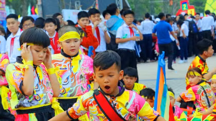 Tưng bừng Ngày hội tuổi thơ trên đất Tây Đô