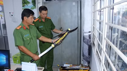 Tiếp nhận nhiều dao kiếm