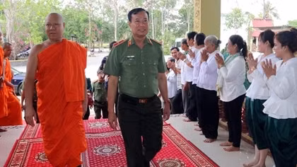 Thứ trưởng Lê Tấn Tới chúc Tết Chôl Chnăm Thmây tại Sóc Trăng và Trà Vinh