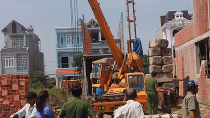 Vướng vào dây máy ép cọc bê tông, một công nhân tử vong tại chỗ