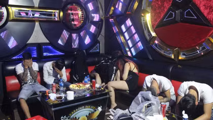 Đột kích 2 quán Karaoke, phát hiện gần 60 đối tượng sử dụng ma túy 