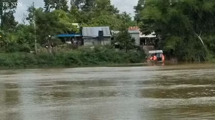 Chìm phà tại bến khách ngang sông Đồng Nai