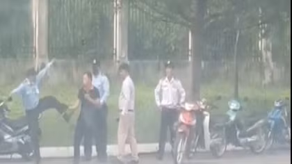 Nhóm bảo vệ đánh công nhân gục tại chỗ trong Khu Công nghiệp