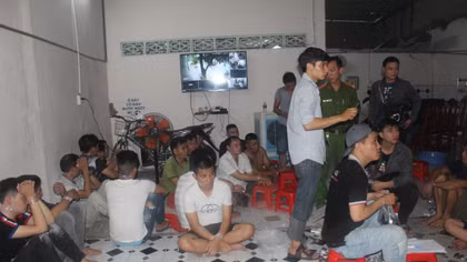 Phá ổ bạc lớn do Tuấn "nước” tổ chức tại nhà riêng