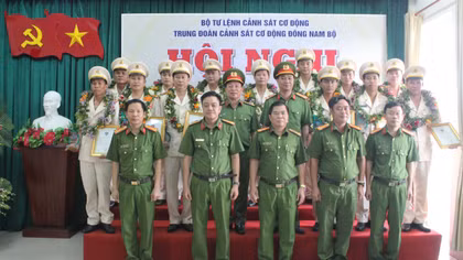 Tôn vinh điển hình tiên tiến Trung đoàn CSCĐ Đông Nam bộ