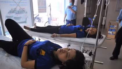 Gần 50 công nhân ngộ độc sau bữa ăn trưa