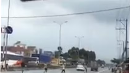 Đòi nợ cá độ bóng đá, 2 băng nhóm chém nhau loạn xạ trên quốc lộ