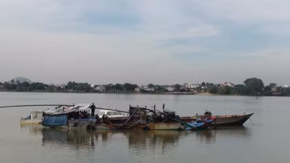 Bắt giữ 8 thuyền khai thác cát trái phép trên sông Đồng Nai