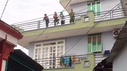Chủ nhà chết thảm bởi thang tự chế