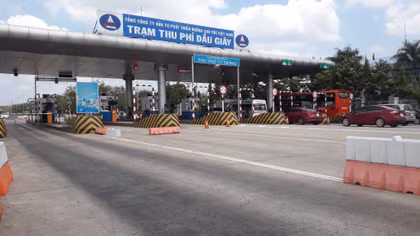 Mang súng và mã tấu khống chế nhân viên trạm thu phí cao tốc cướp hơn 2,2 tỉ đồng 