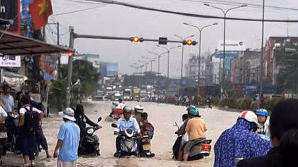 Trường ngập, cả ngàn học sinh phải nghỉ học