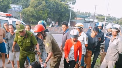 Hai "cẩu tặc" bị người dân vây đánh bất tỉnh