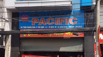 Không được nhận lương, hàng chục công nhân vây trụ sở thầu phụ