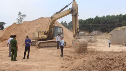 Phát hiện nhiều bãi tập kết, rửa cát “lậu” quy mô lớn