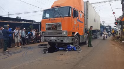 Trung úy bộ đội tử vong sau va chạm với xe container