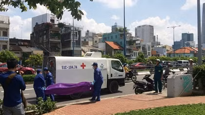 Hoảng hốt phát hiện thi thể nổi trên kênh Tàu Hủ