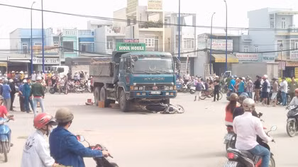 Hai vợ chồng chết thảm dưới bánh xe ben