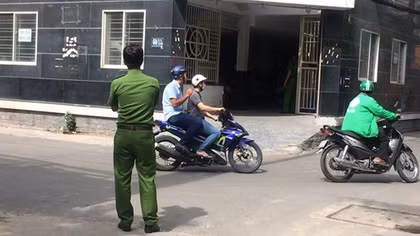 Cô gái đau đớn khi chồng sắp cưới bị đâm tử vong