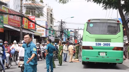 Người phụ nữ tàn tật 53 tuổi bị xe buýt cán tử vong