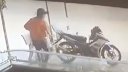 Bắt nghi can cướp 2 sợi dây chuyền trong tiệm vàng