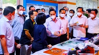 Thủ tướng yêu cầu tỉnh Long An không lơ là mất cảnh giác trước dịch COVID-19
