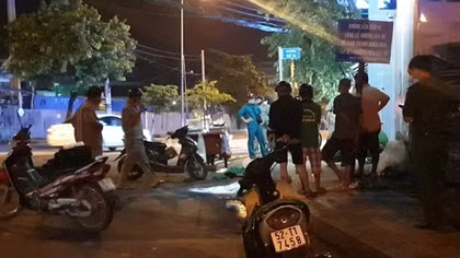 Giải quyết mâu thuẫn bằng dao, 2 anh em ruột bị chém trọng thương