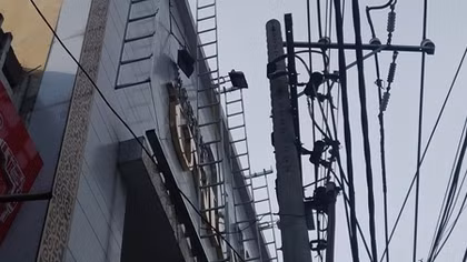 Điện giật "ném" nam công nhân từ độ cao 10 m xuống đất