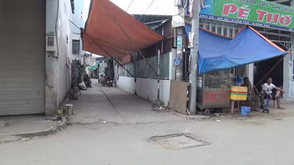 Hai nhóm hỗn chiến sau khi bị nhắc nhở mở nhạc to