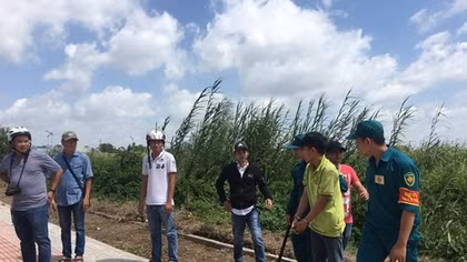 Gần 10 giờ vây bắt đối tượng cướp tài sản trốn trong đám lau sậy