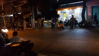 Đối tượng đâm chết người trong phòng trà ra đầu thú
