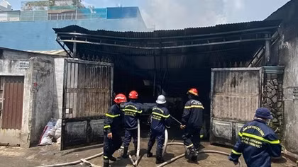 Hai vụ cháy liên tiếp ở Gò Vấp, một xe tải bị thiêu rụi