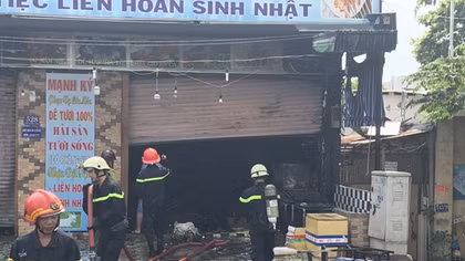 Nhân viên quán nhậu hàn xì bất cẩn gây cháy quán