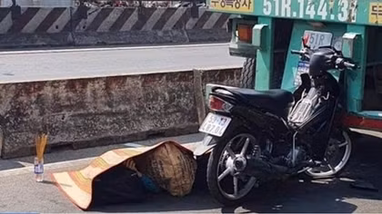 Tự tông vào đuôi xe đầu kéo, nam thanh niên lái xe máy tử vong