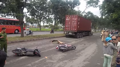 Chồng đau đớn khi chứng kiến vợ tử vong sau tai nạn
