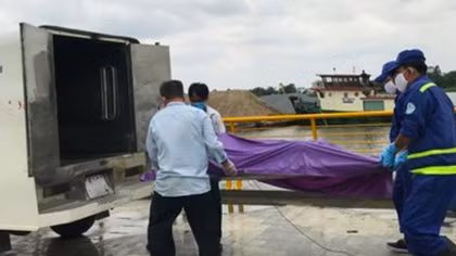 Tài xế xe ôm nhảy sông Sài Gòn 
