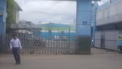 Lại thêm một vụ côn đồ dùng roi điện, mã tấu chém nhân viên nhà hàng