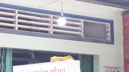 Nữ bác sĩ giả ngất xỉu để tránh bị nhóm cướp sát hại