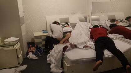 Kiểm tra khách sạn, nam nữ thanh niên "la liệt" phê thuốc