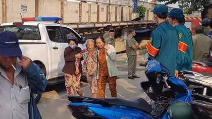 Tiếng khóc xé lòng bên ngoài căn nhà có 6 người chết cháy