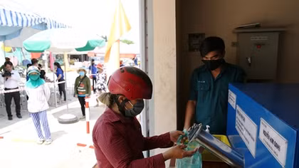 Cây 'ATM gạo' thứ 4 của Báo CAND đến với bà con nghèo huyện biên giới 
