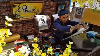 Rộn ràng phố ông đồ vào xuân