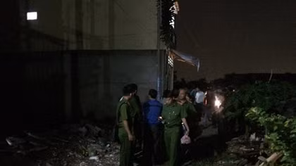 Vợ về nhà thấy chồng treo cổ giữa phòng trọ