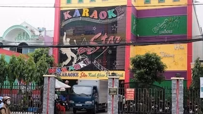 6 đối tượng đằng đằng sát khí truy sát nhân viên quán karaoke