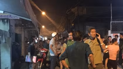 Con hát karaoke bị đánh, cha vào can bị vạ lây
