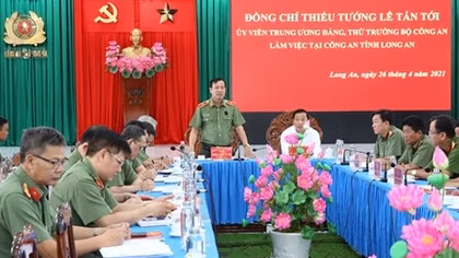 Thứ trưởng Lê Tấn Tới kiểm tra công tác tại Công an tỉnh Long An