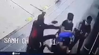 Hỗn chiến bằng súng bắn đạn bi để giải quyết mâu thuẫn